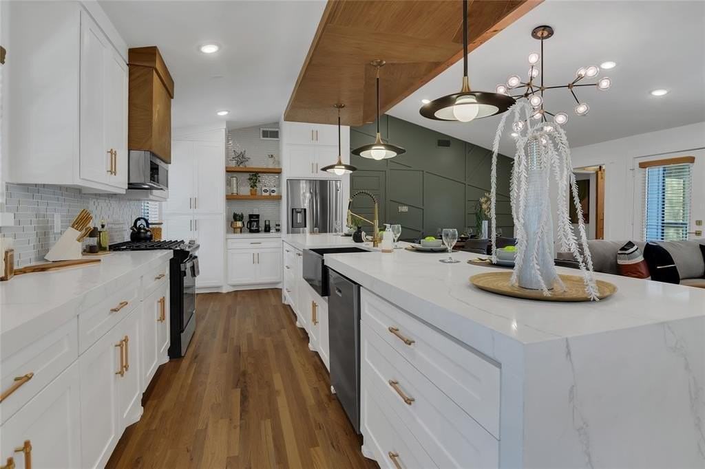 1237 Airline Dr - Photo 5 of 38