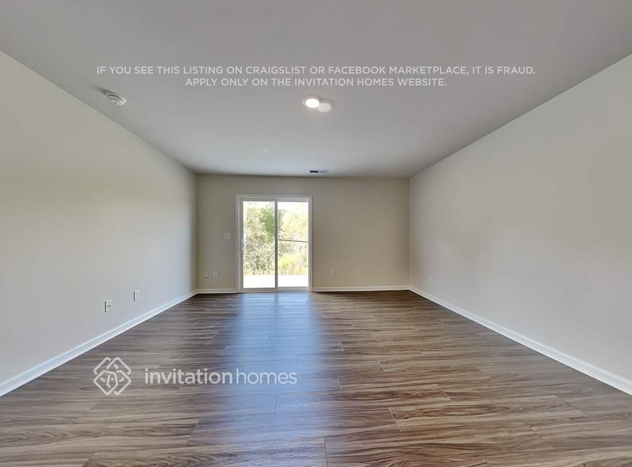 7208 Olive Coast St - Photo 4 of 19