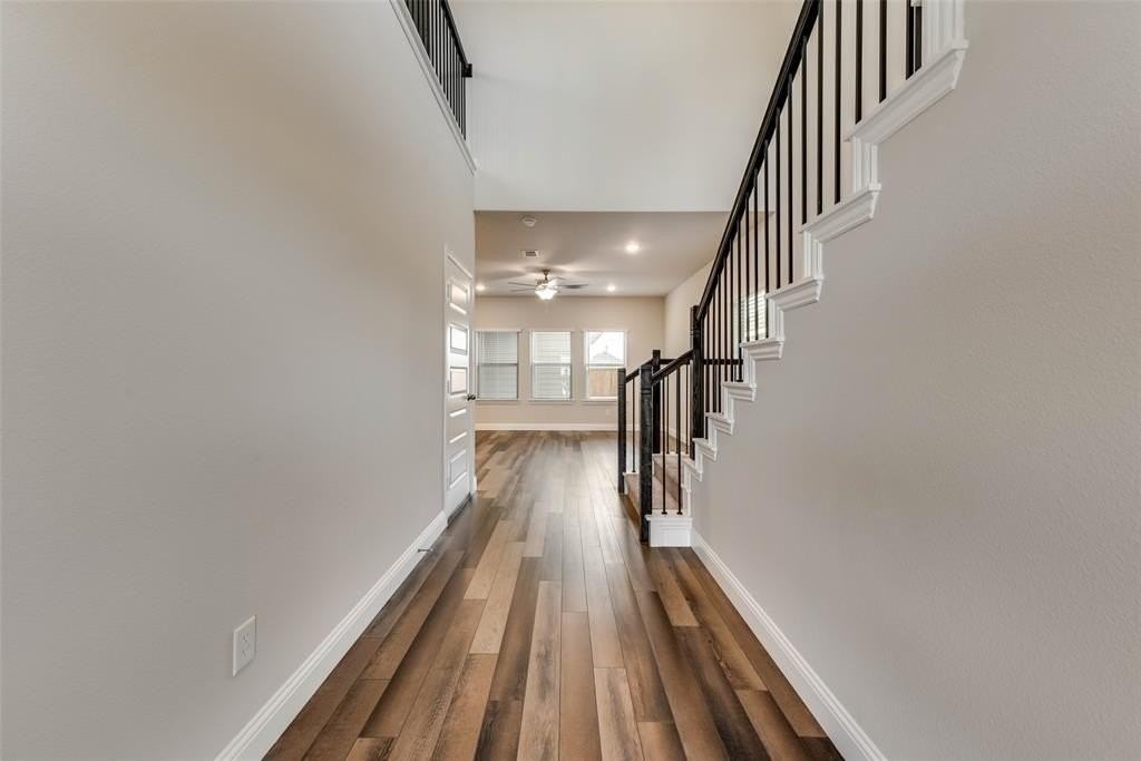 187 Town Park Ave - Photo 4 of 21