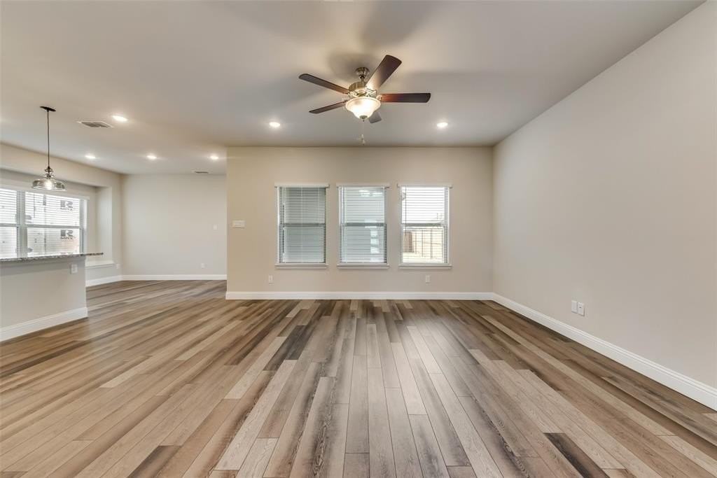 187 Town Park Ave - Photo 5 of 21