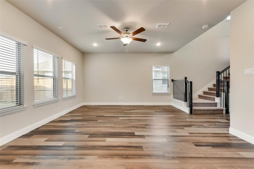 187 Town Park Ave - Photo 6 of 21