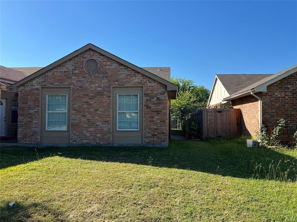 311 Navarro Ln - Photo 3 of 20