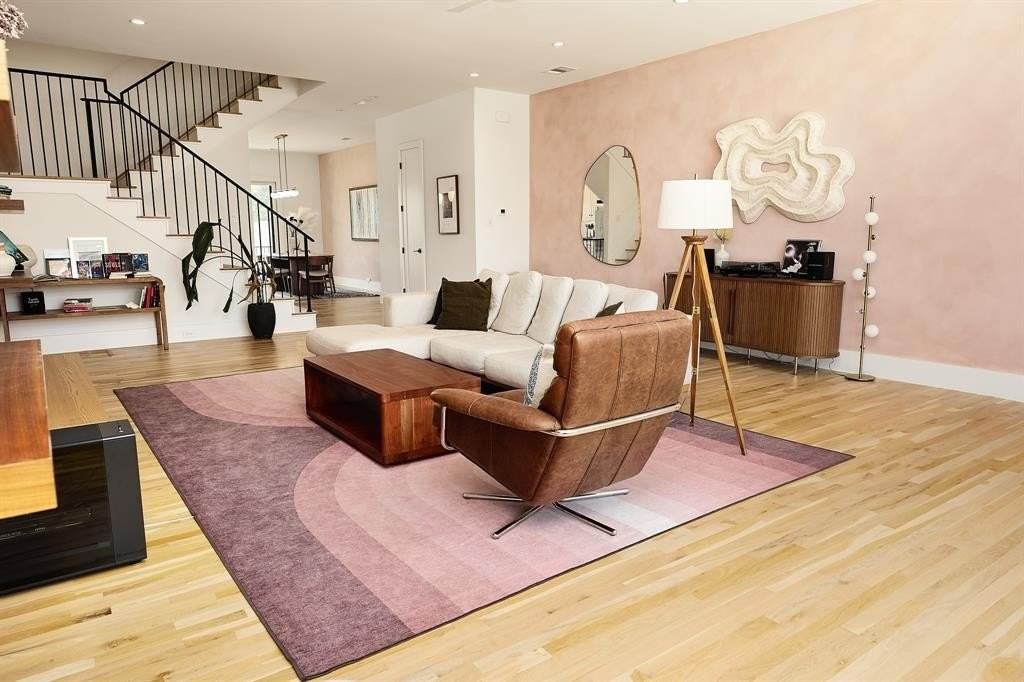 1844 Mecca St - Photo 5 of 33