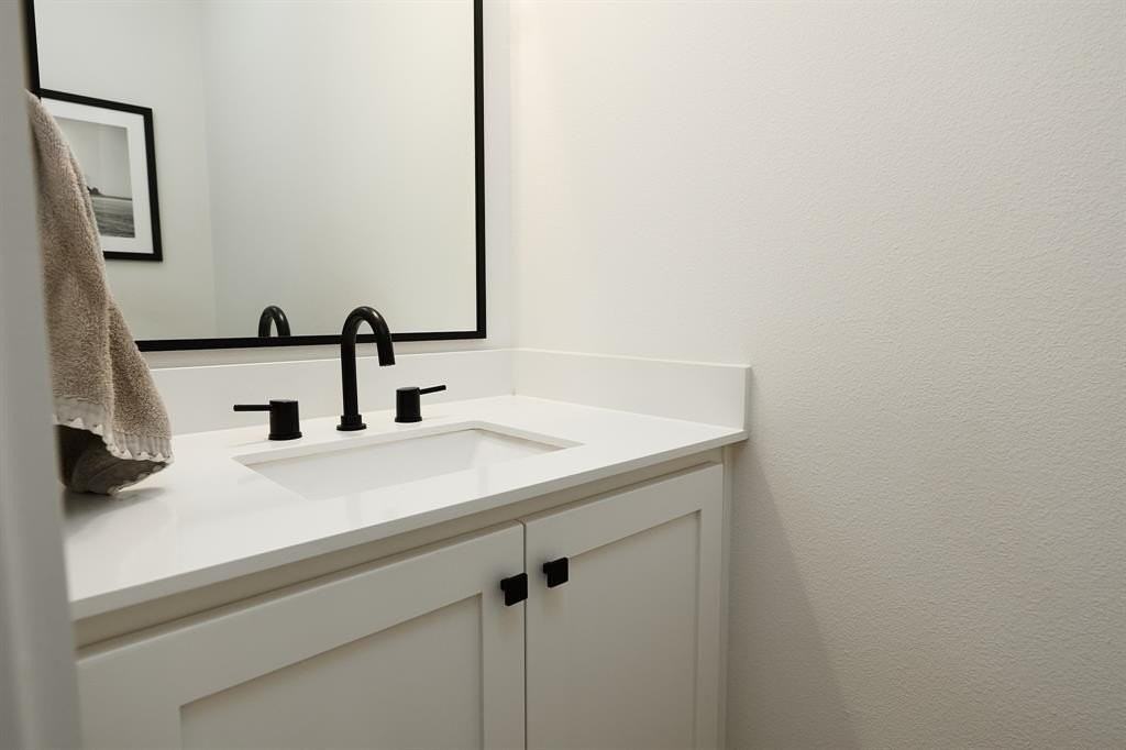 1844 Mecca St - Photo 6 of 33