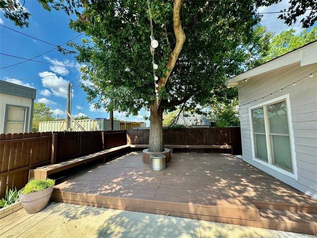 1025 Hadrian Street - Photo 4 of 40