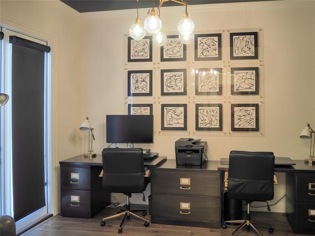 1310 Sunflower Ave - Photo 3 of 32