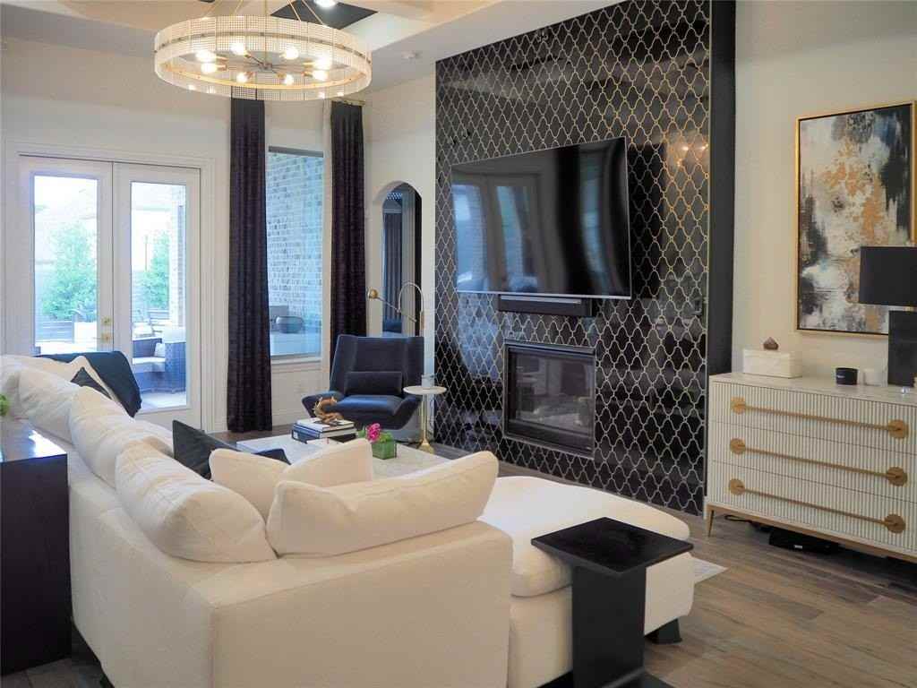 1310 Sunflower Ave - Photo 5 of 32