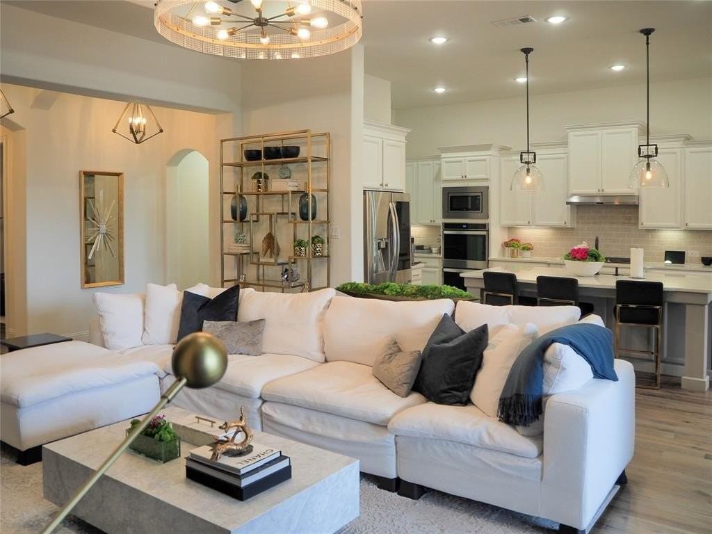 1310 Sunflower Ave - Photo 7 of 32