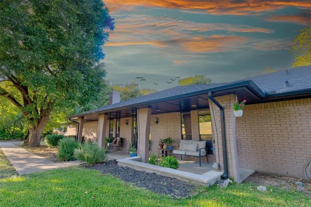 175 E Pleasant Run Rd - Photo 3 of 40