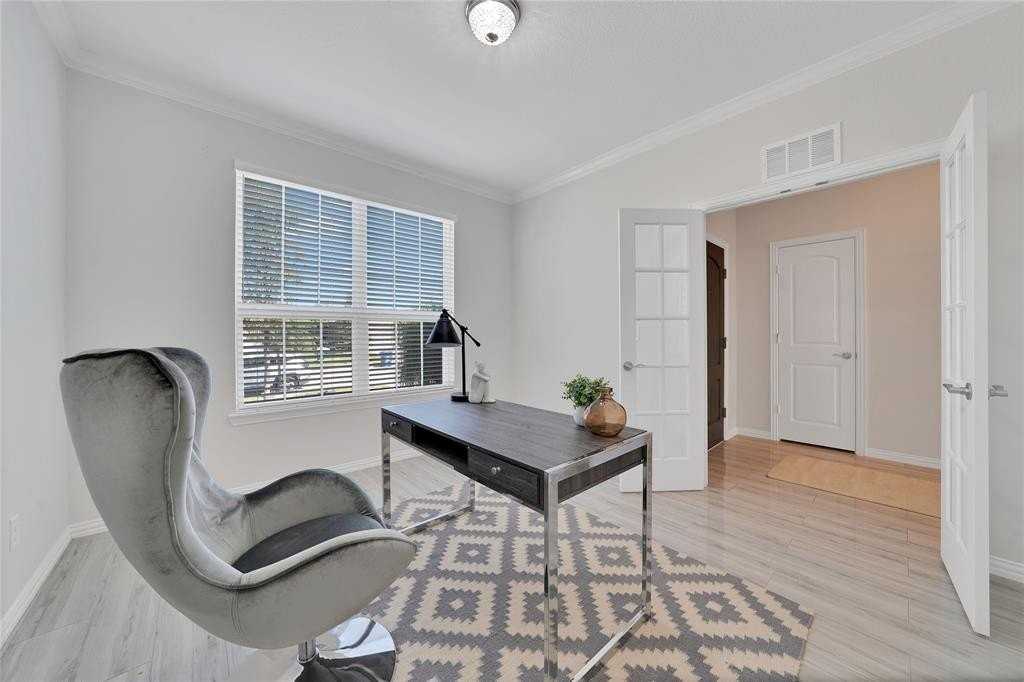 7616 Heritage Dr - Photo 3 of 40