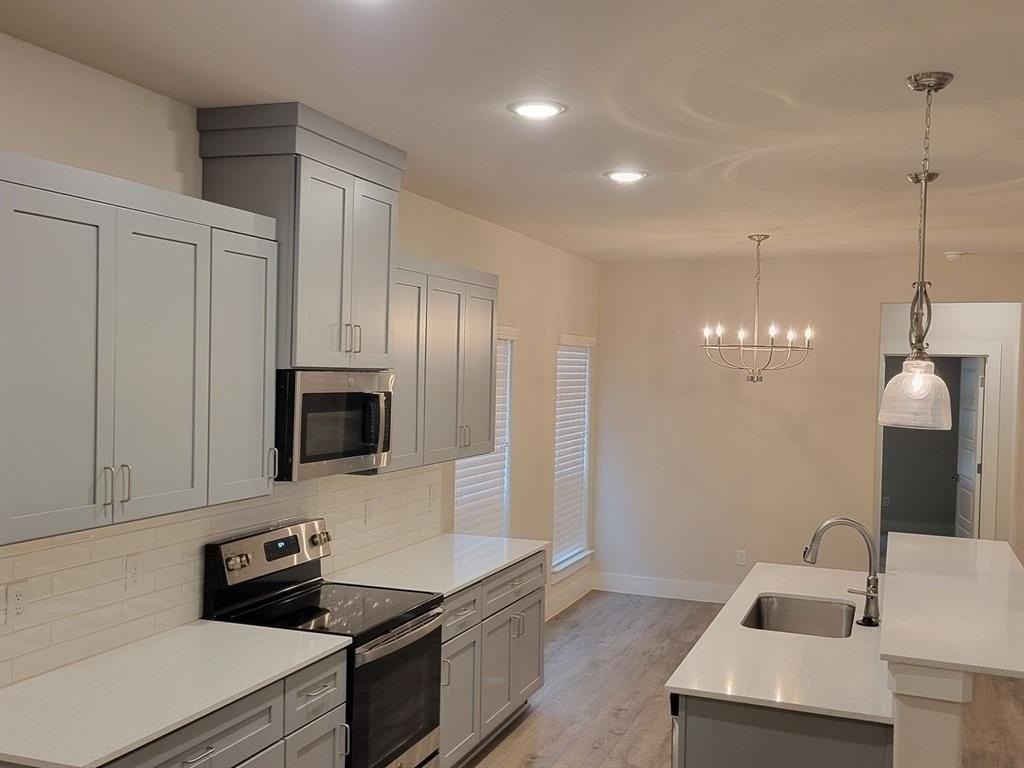 685 The Cottages Dr - Photo 2 of 9