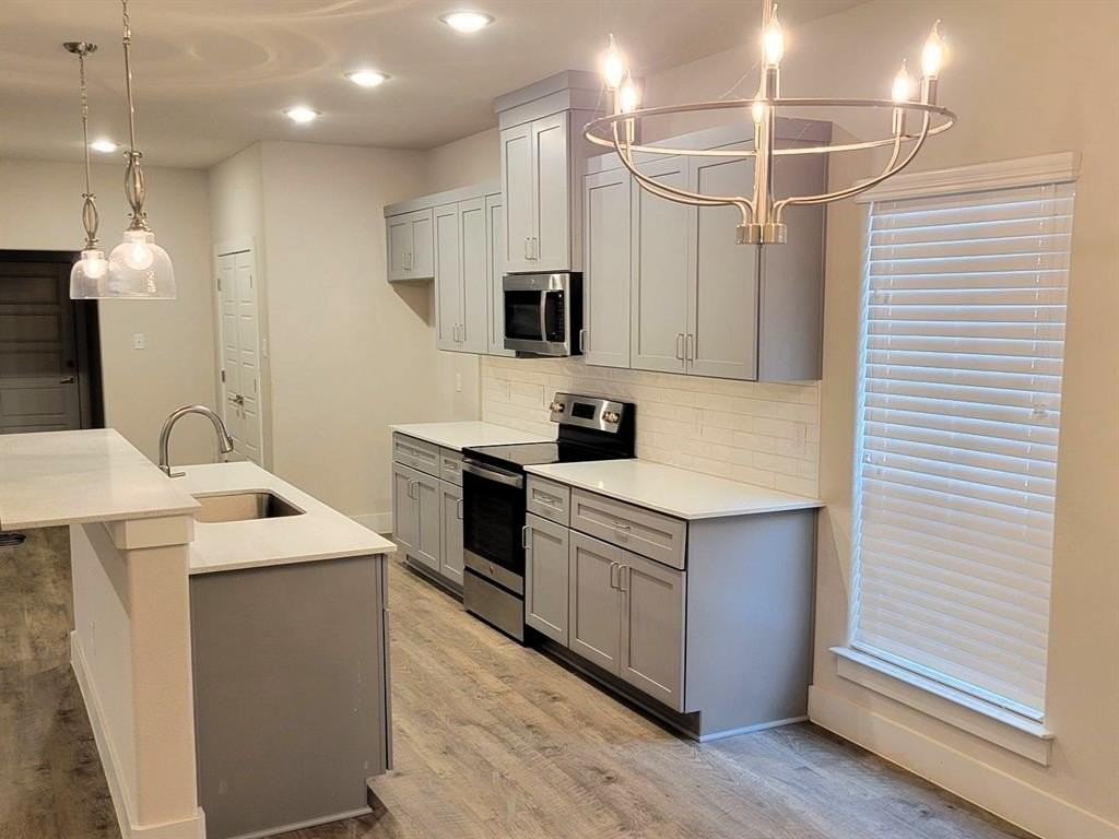 685 The Cottages Dr - Photo 3 of 9