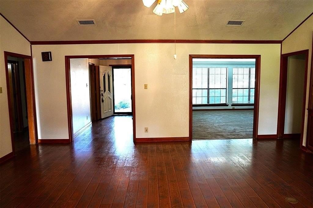 405 South Denton Avenue - Photo 3 of 12