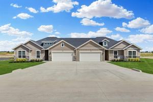 featured image of 4423 Clovis Ct