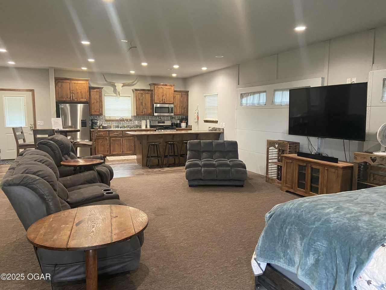 1102 North Anderson Avenue - Photo 2 of 4