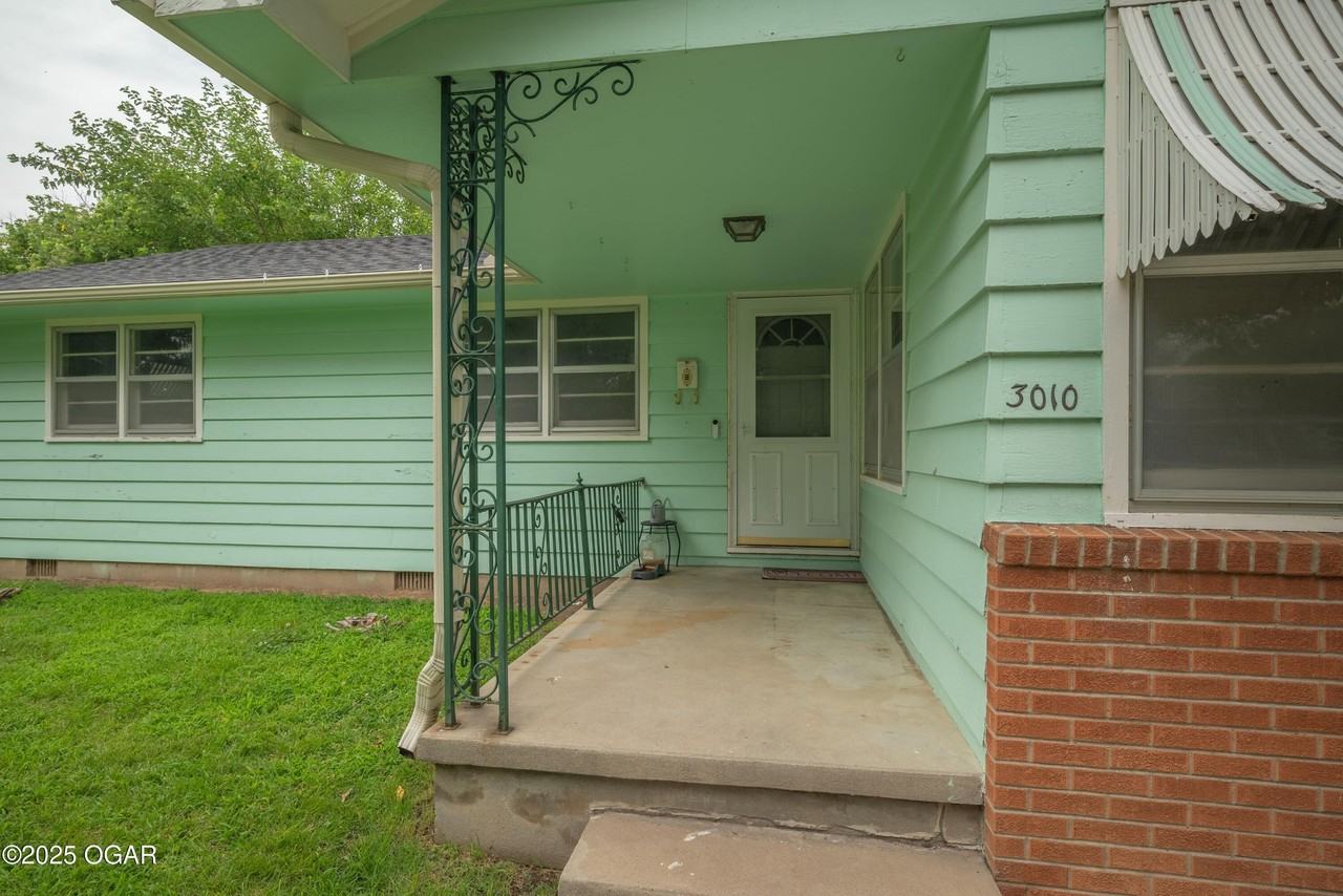 3010 Missouri Ave - Photo 3 of 20