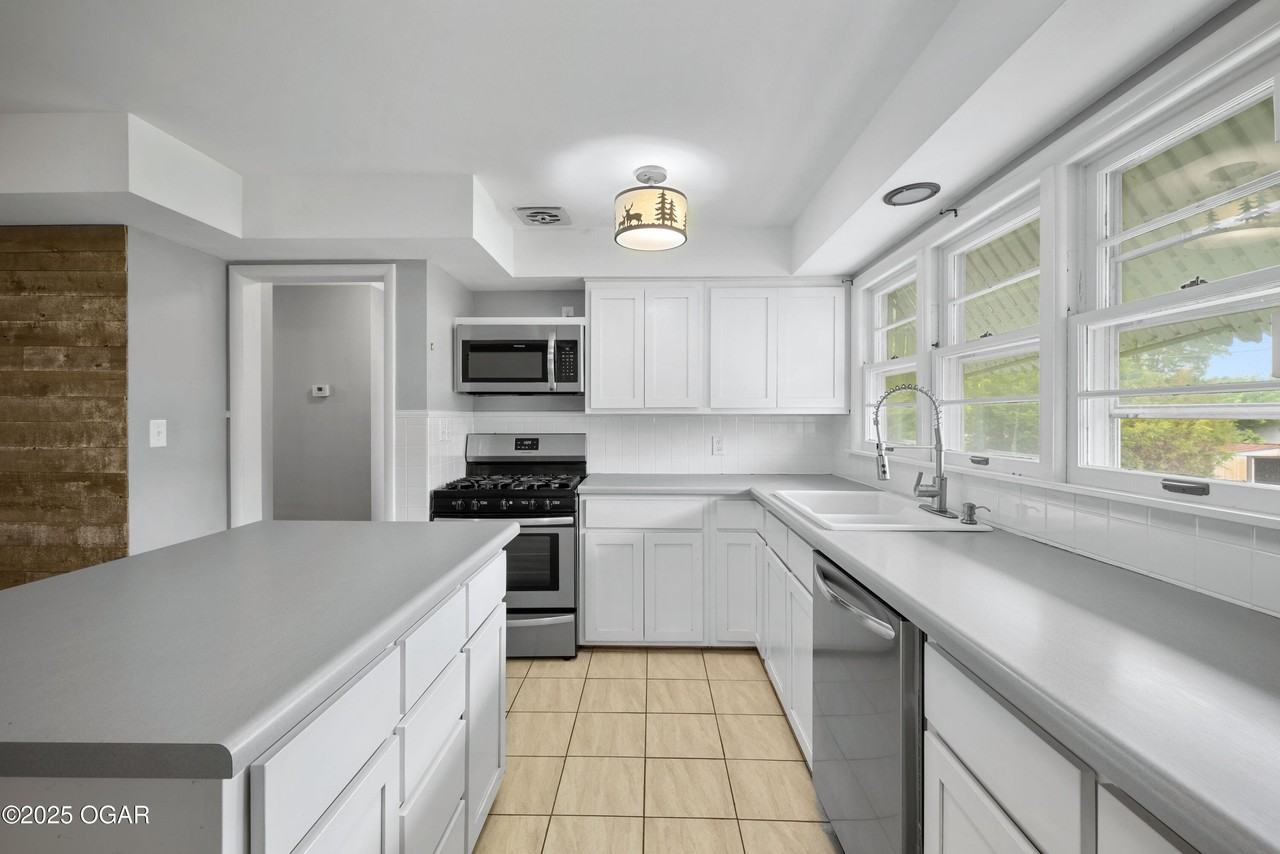 3010 Missouri Ave - Photo 7 of 20