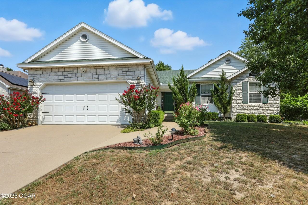 1923 West Elm Drive - Photo 2 of 35