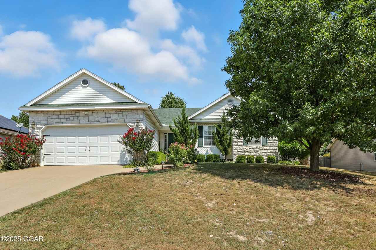 1923 West Elm Drive - Photo 3 of 35