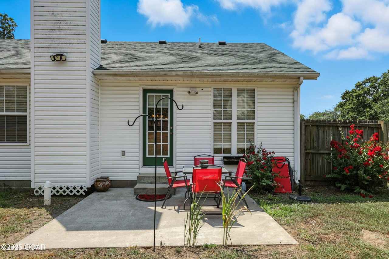 1923 West Elm Drive - Photo 4 of 35