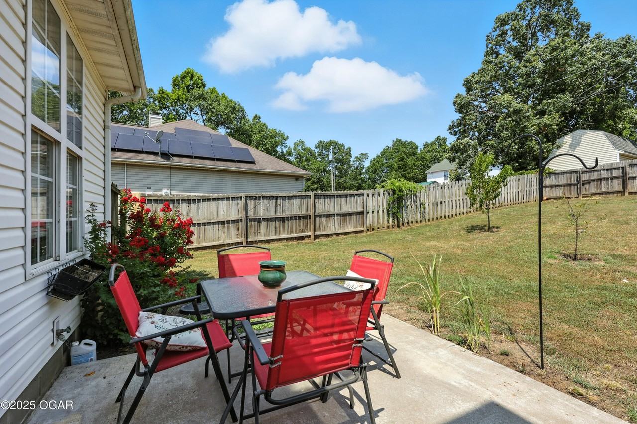 1923 West Elm Drive - Photo 7 of 35