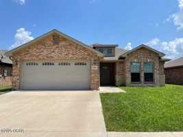 featured image of 1129 N Oak Way Drive