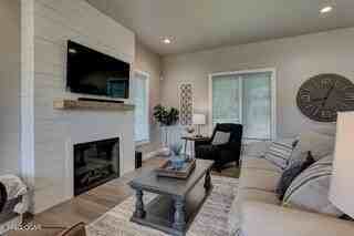 2528 E 15th St - Photo 3 of 16