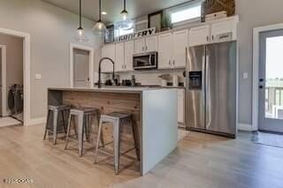 2528 E 15th St - Photo 4 of 16