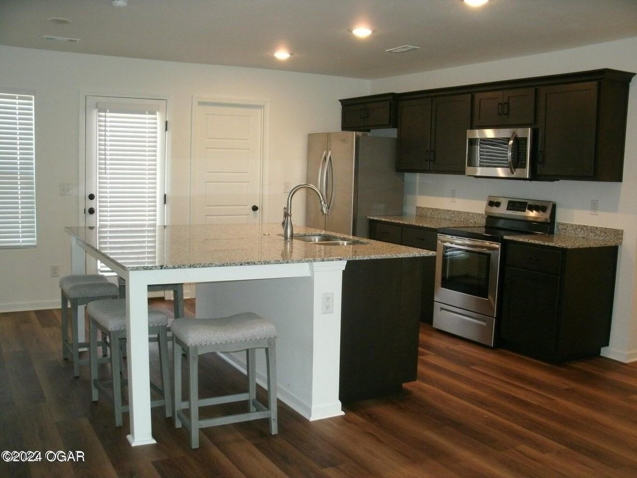 608 Cass Cir - Photo 4 of 15