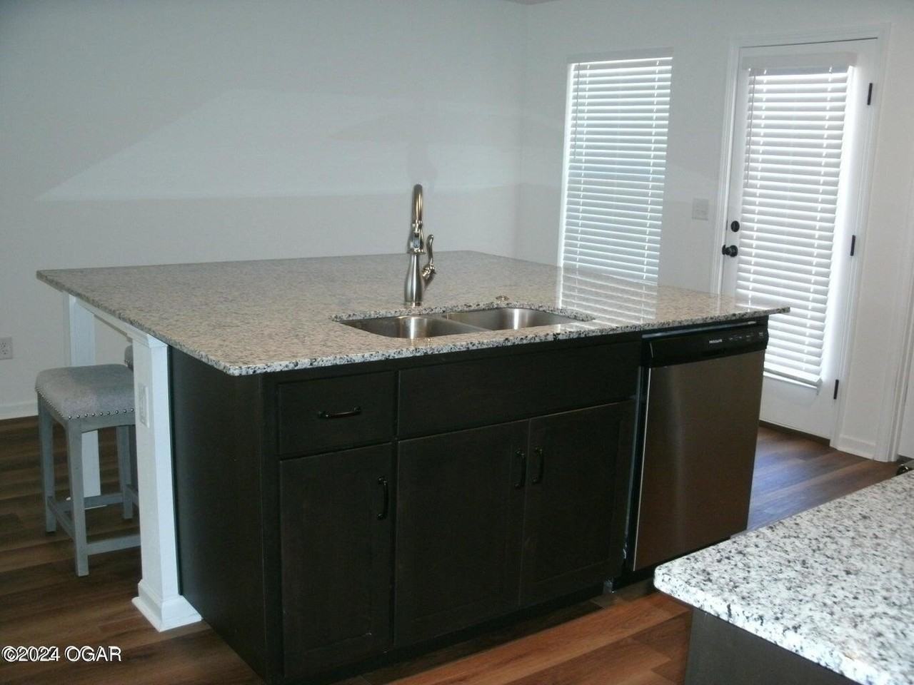 608 Cass Cir - Photo 5 of 15