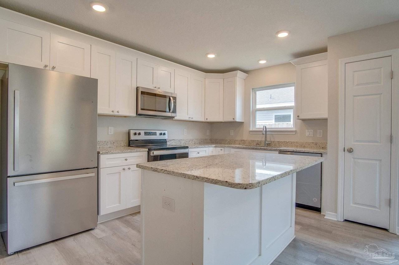 2888 N 24th Ave - Photo 5 of 29