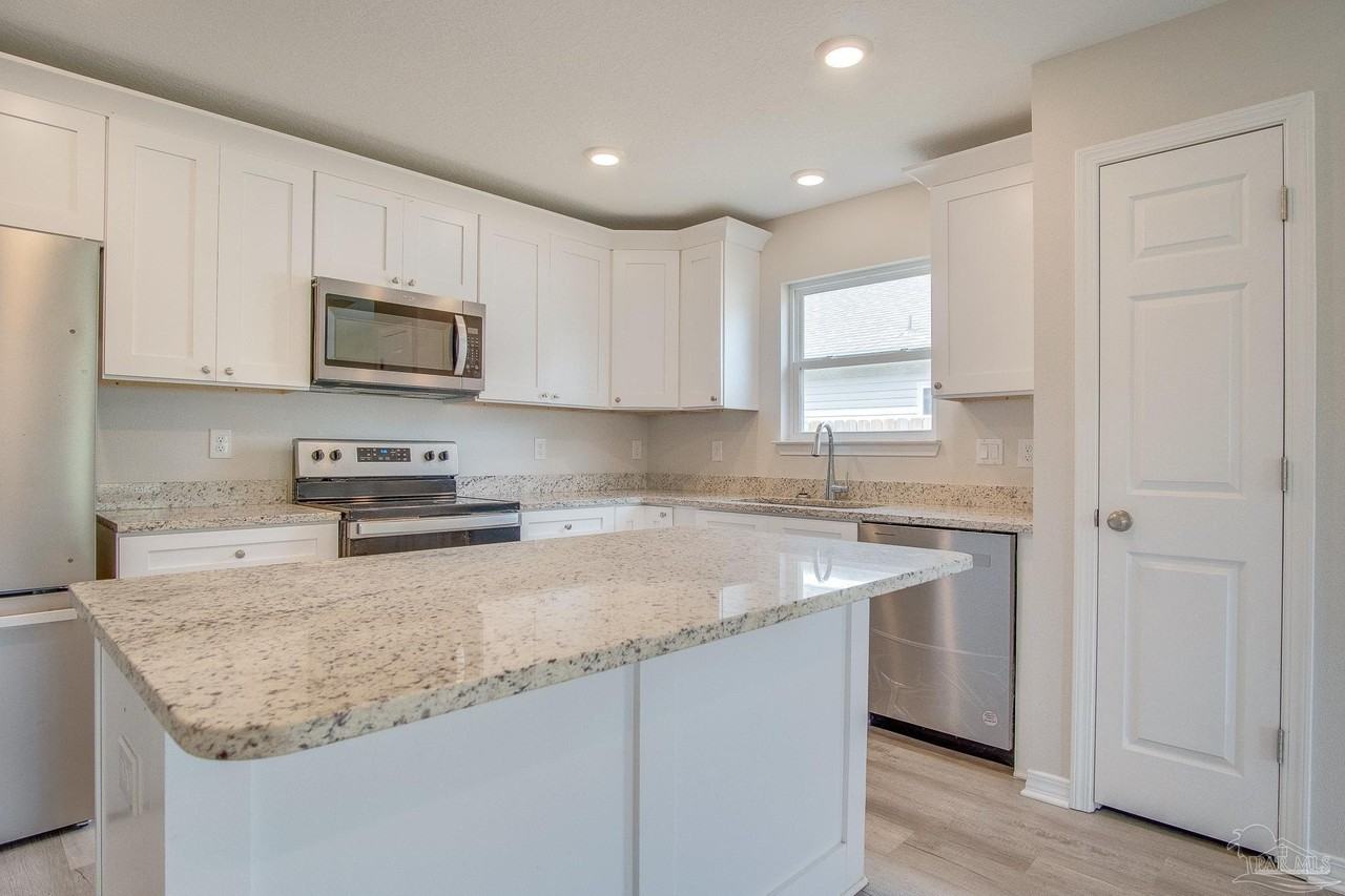 2888 N 24th Ave - Photo 7 of 29