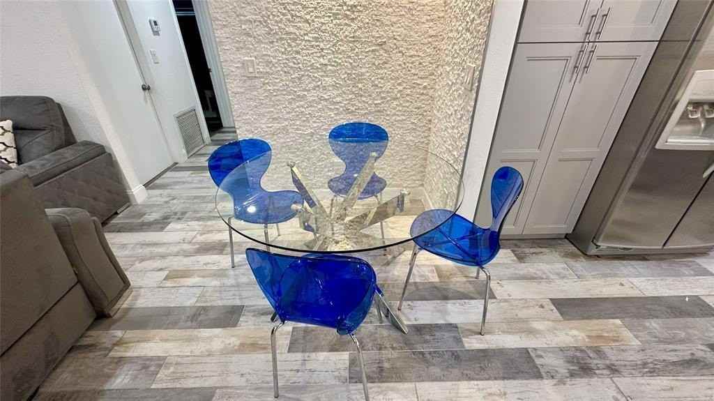 4751 Ne 10th Ave - Photo 4 of 25