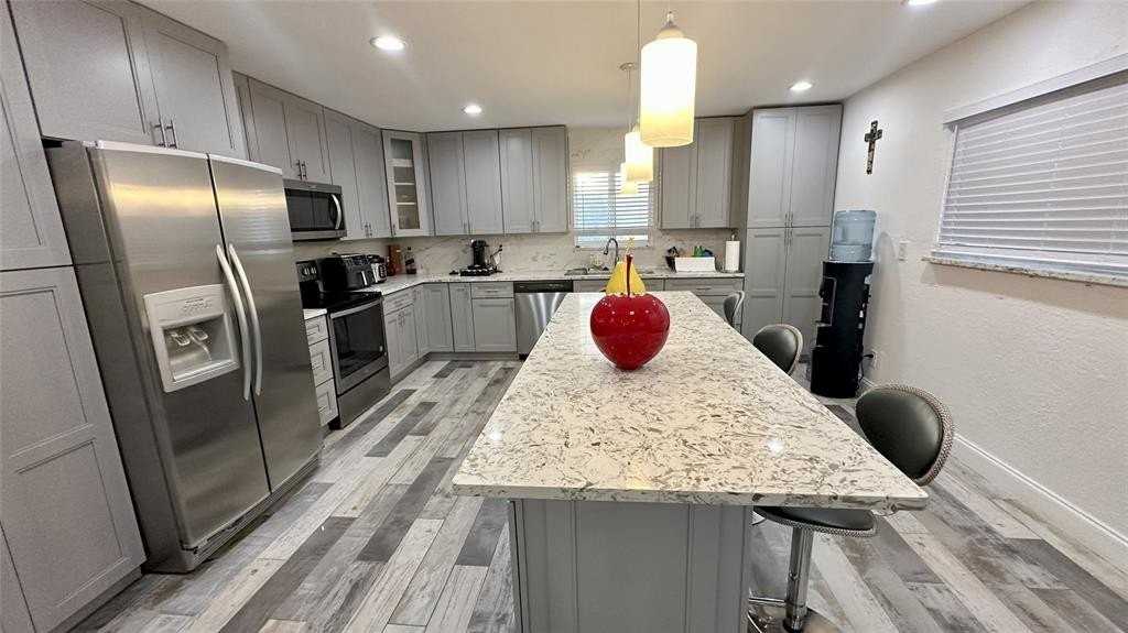 4751 Ne 10th Ave - Photo 5 of 25