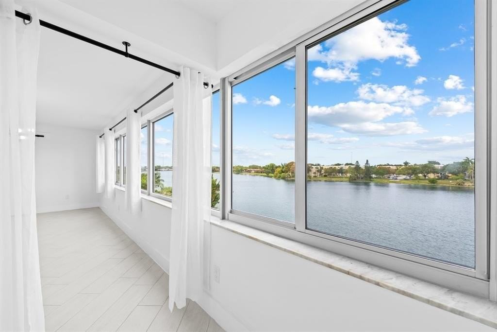 877 Ne 195th St #422 - Photo 4 of 25