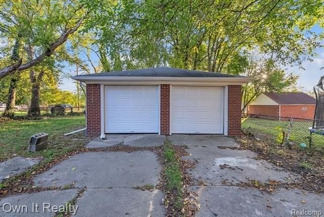 4316 Lakewood St - Photo 3 of 27