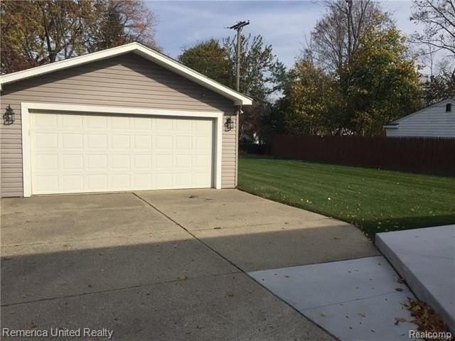 37944 Lyndon St - Photo 3 of 13