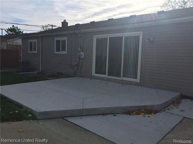 37944 Lyndon St - Photo 4 of 13