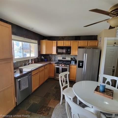 37944 Lyndon St - Photo 5 of 13