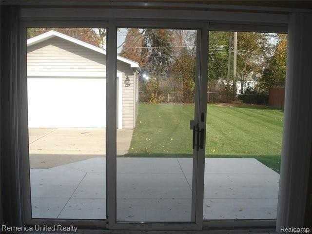 37944 Lyndon St - Photo 6 of 13