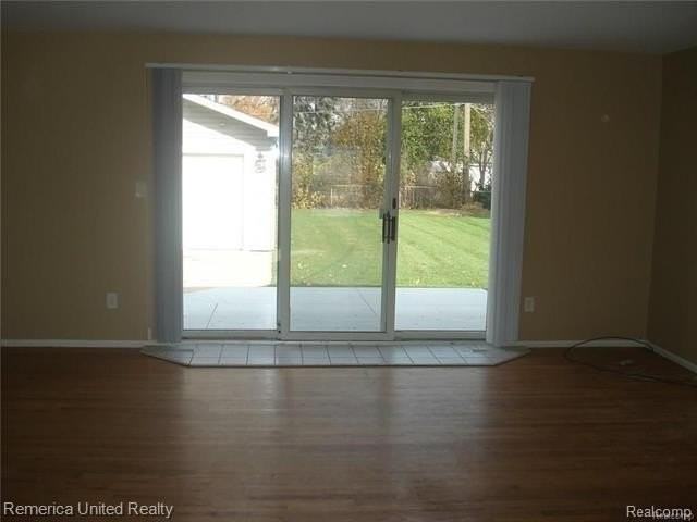 37944 Lyndon St - Photo 7 of 13