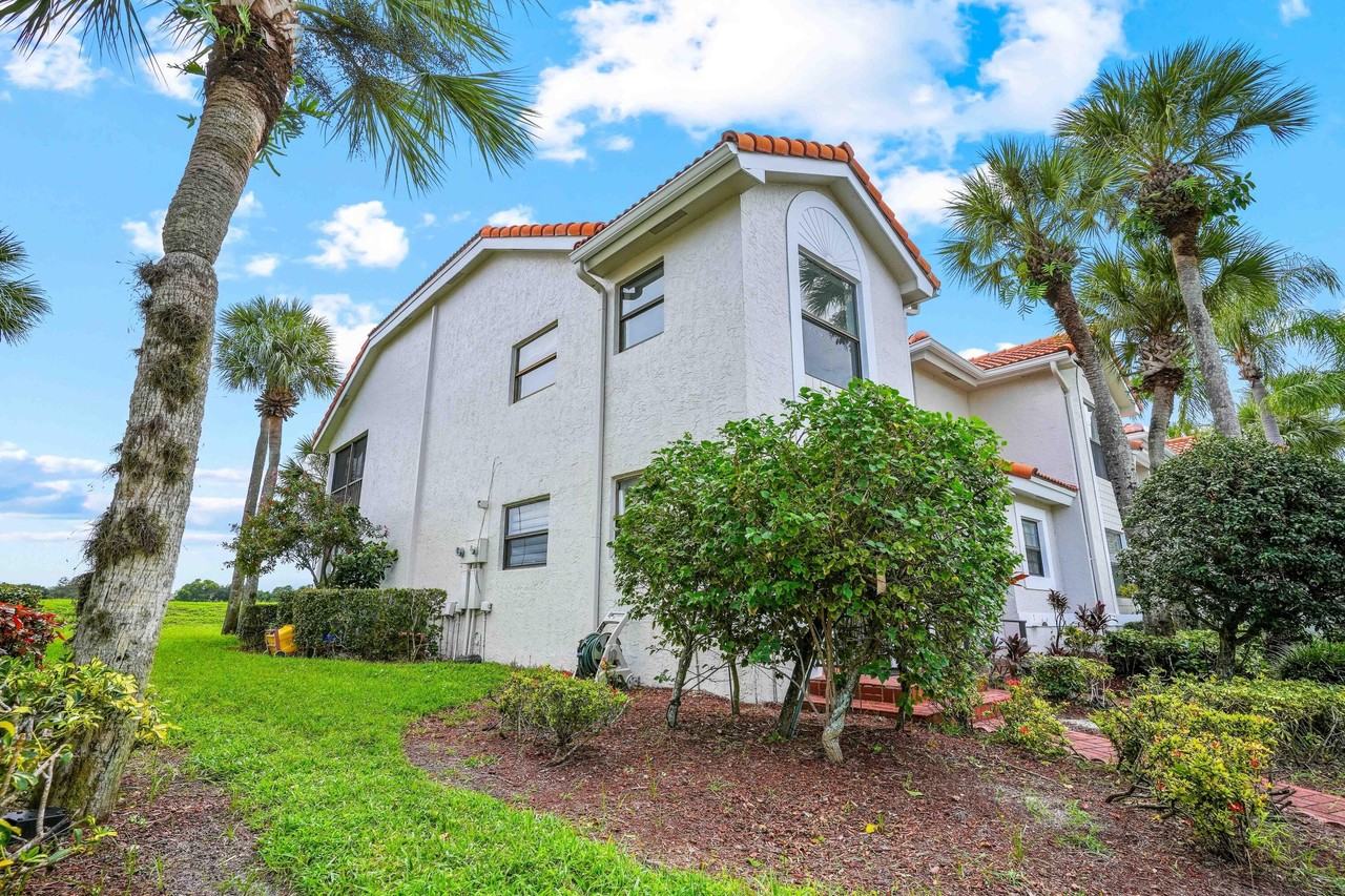 10910 Lakemore Ln #201 - Photo 4 of 50