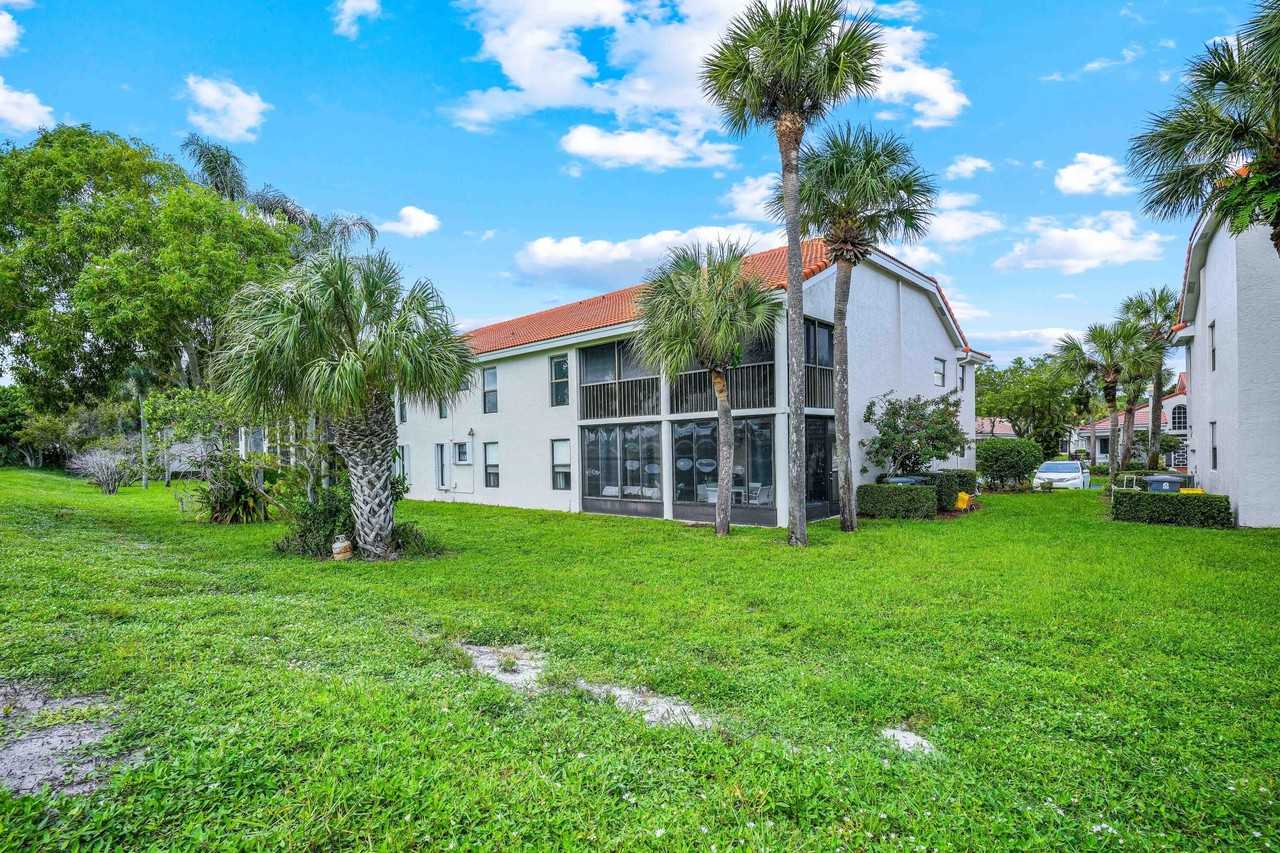 10910 Lakemore Ln #201 - Photo 5 of 50