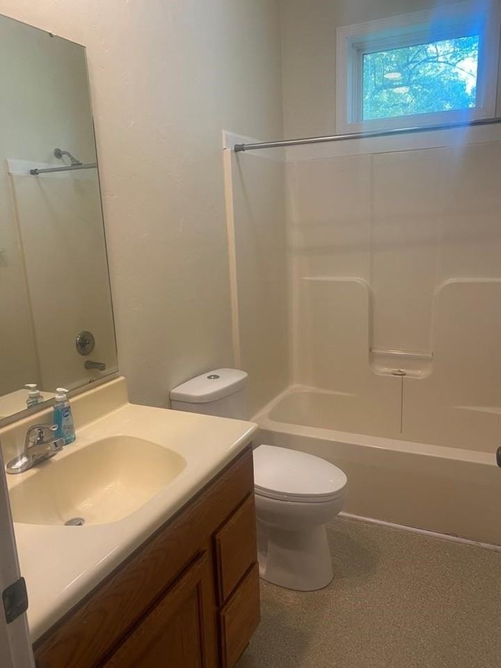 350 S Cottage St - Photo 4 of 9