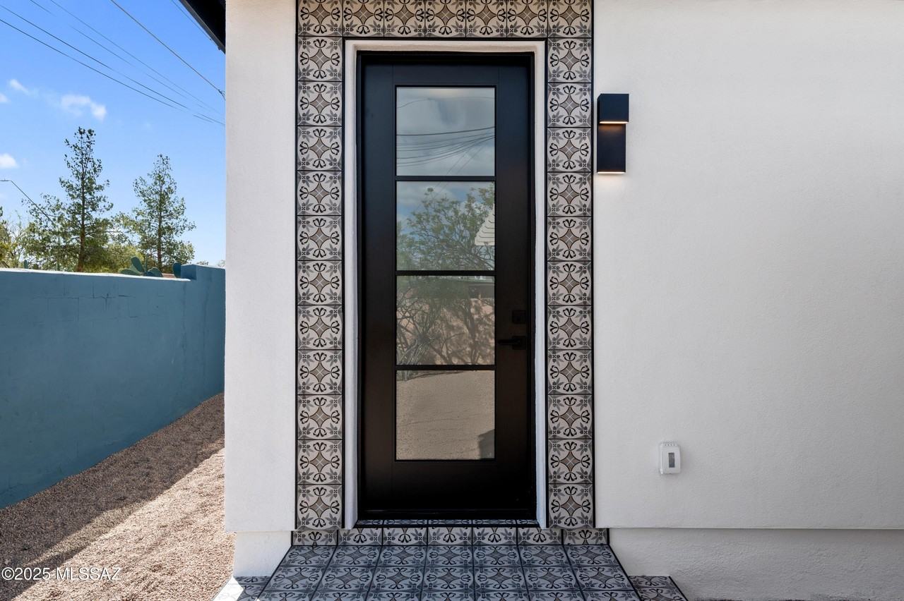 1815 E Waverly St #2