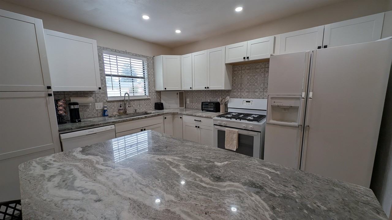 723 E Tennessee St Unit B #B - Photo 5 of 15