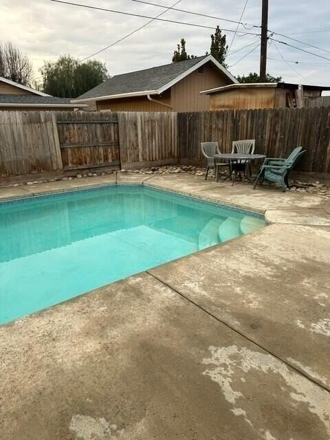 1237 Cabrillo Dr - Photo 3 of 21