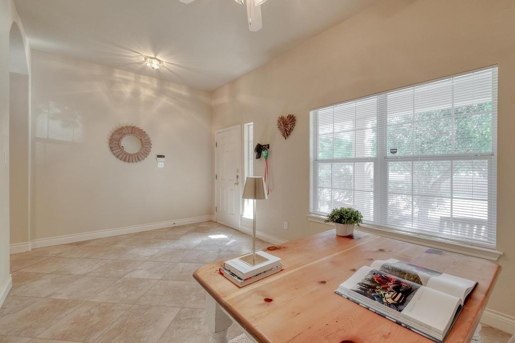 1303 Ridgewood Dr - Photo 4 of 28