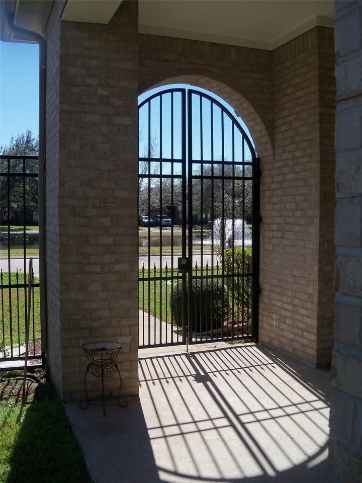 5909 Sawyer Dr - Photo 6 of 49