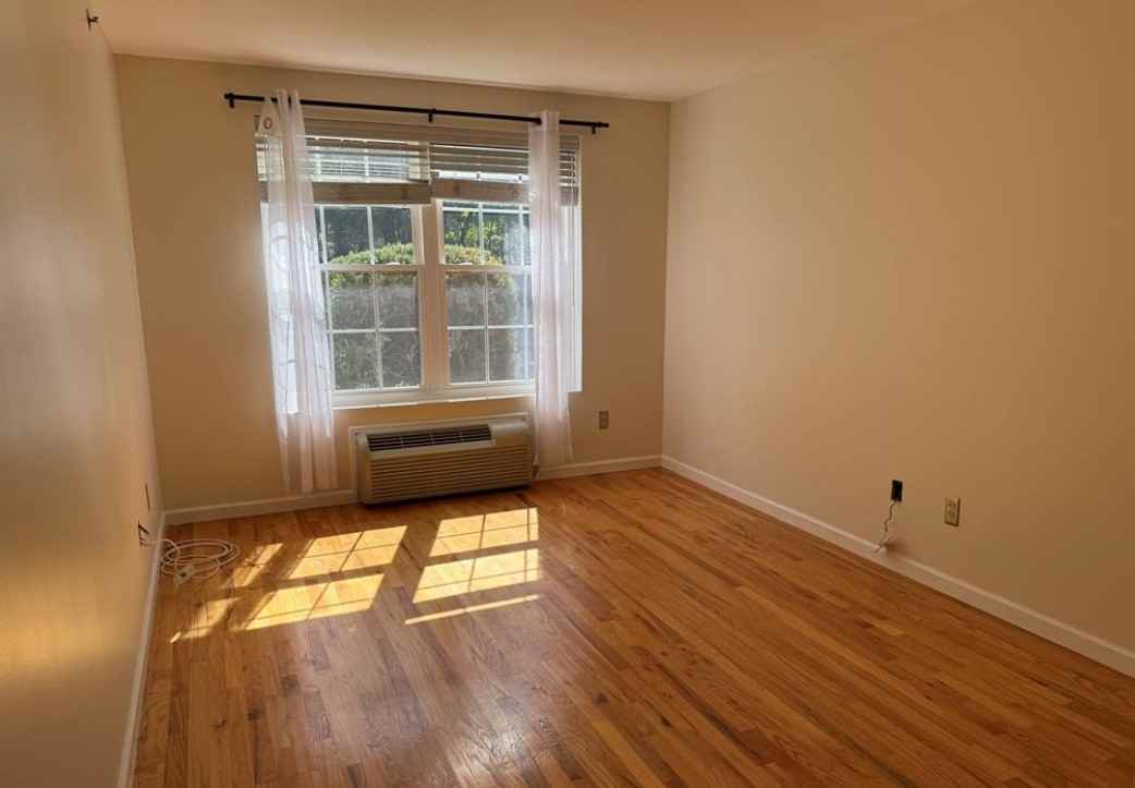 25 Crest St - Photo 4 of 10